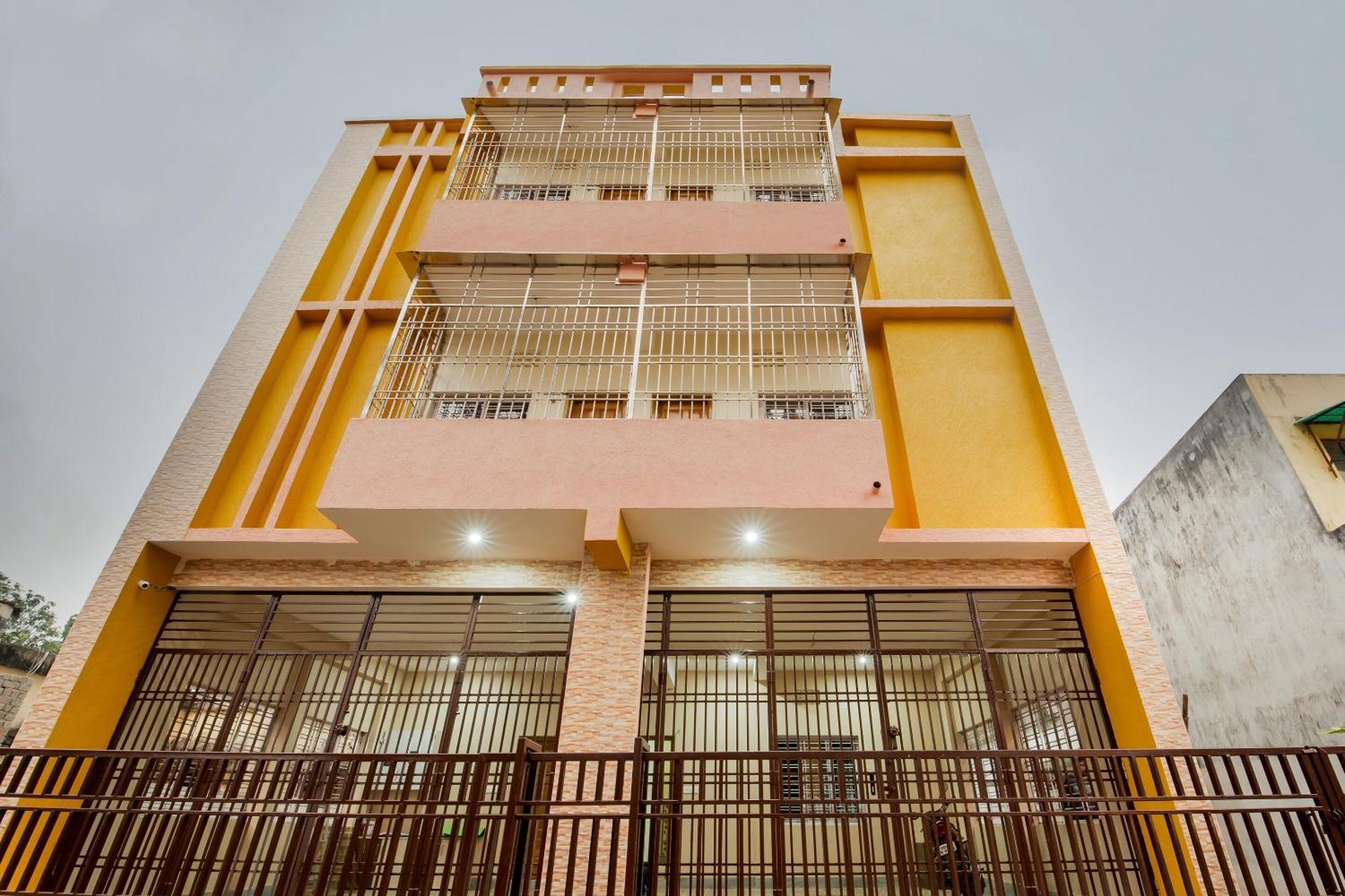 Flagship Morya Classic Hotel Khandagiri Exterior foto